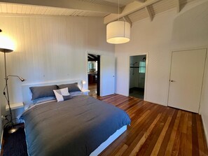 4 bedrooms, bed sheets