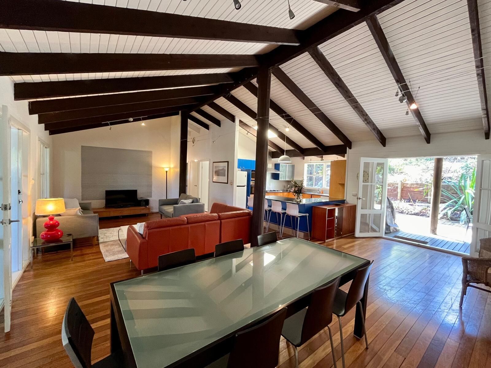 المنشأة من الداخل