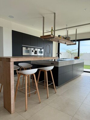 Private kitchen - VILLA MAY, PRIVACY, FANTASTIC VIEWS AND 10 MIN FROM JAN THIEL (Willemstad)