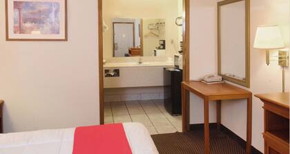 2 Affordable Rooms – Free WiFi & Parking Near Guymon Sights!