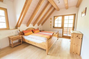 1 bedroom, travel crib, free WiFi, bed sheets - Vacation apartment 'Bergblick' (Münstertal/Schwarzwald)