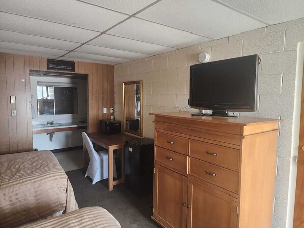 4 bedrooms, free WiFi, bed sheets