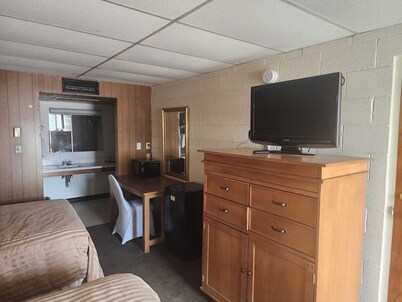 4 Family-Friendly Rooms - Stay in Room with 2 Queen Beds + Private Amenities