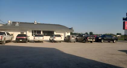 3 Rooms - Enjoy Budget-Friendly Comfort w/ Flat TV + Microwave + Nearby Dining