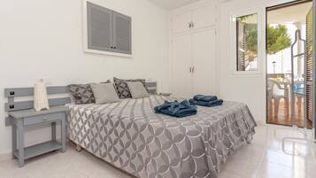 2 chambres, fer et planche Ă repasser, Wi-Fi, draps fournis