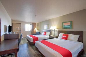 Iron/ironing board, free WiFi, bed sheets - 3 Spacious Rooms Near Horseshoe Lake Park – Pet-Friendly Stay for Road Trippers (Woodland)