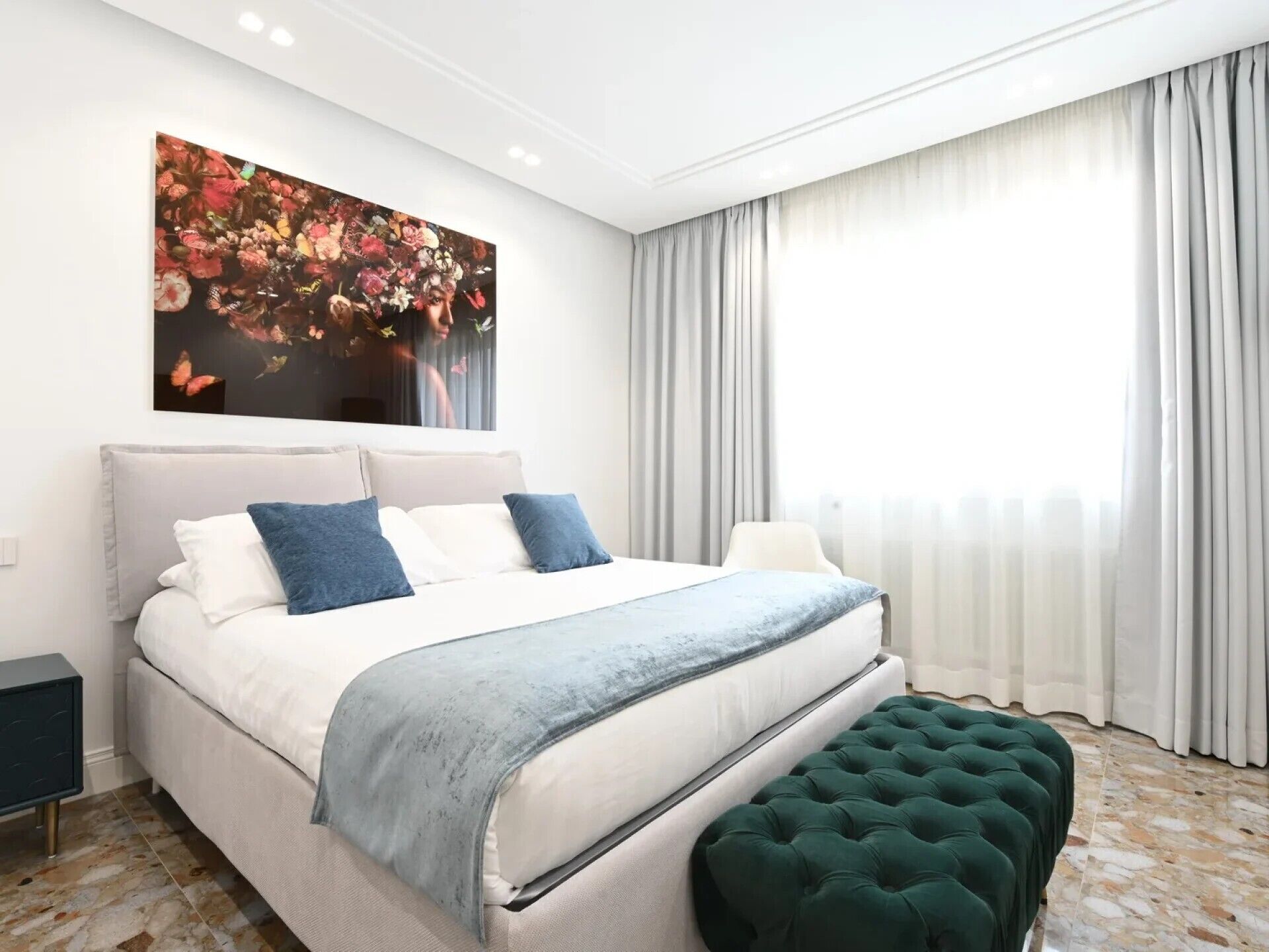 Kahden hengen deluxe-huone | Tallelokero huoneessa, äänieristys, silitysrauta/-lauta, ilmainen Wi-Fi