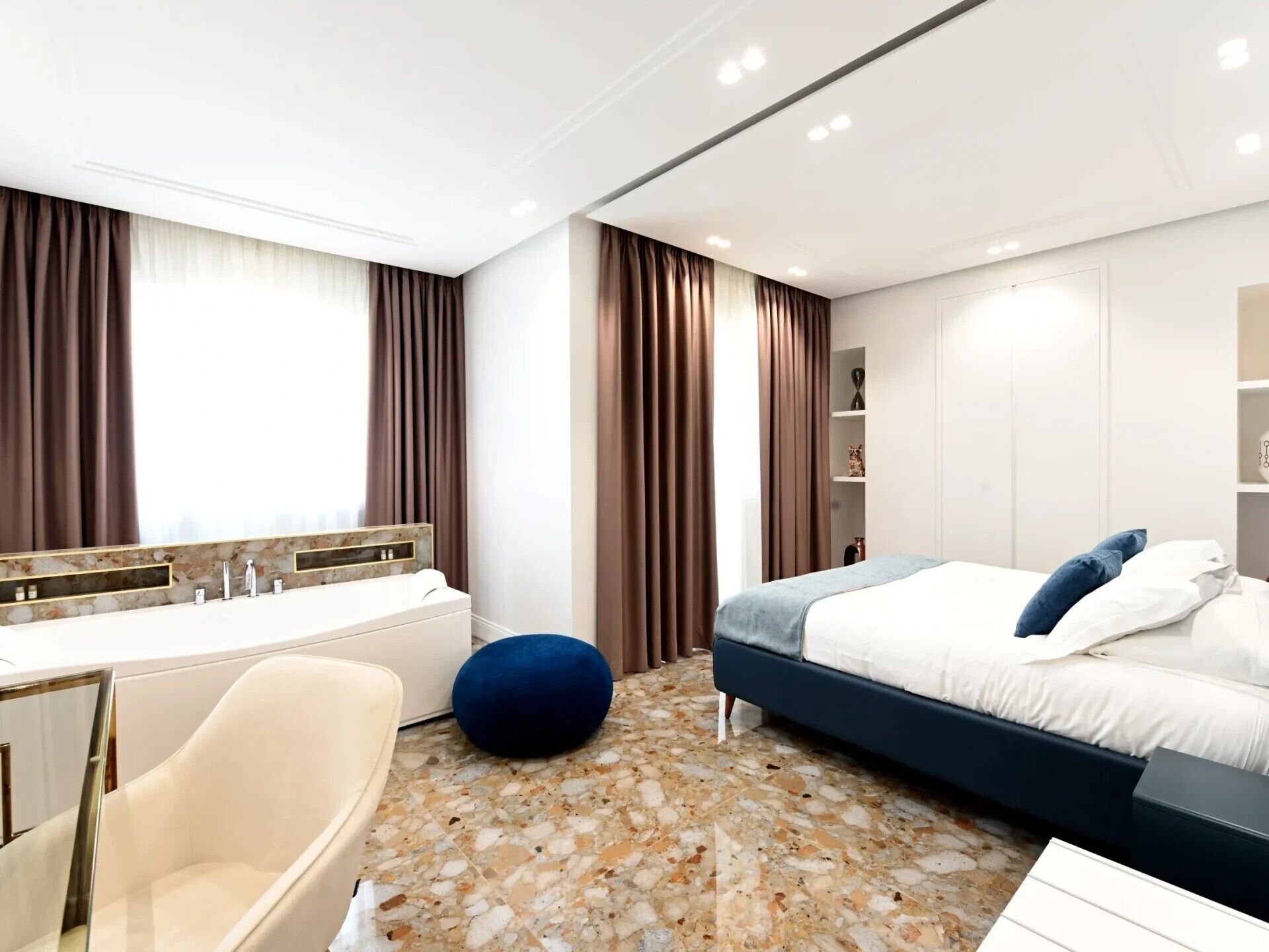 Deluxe-sviitti | Tallelokero huoneessa, äänieristys, silitysrauta/-lauta, ilmainen Wi-Fi