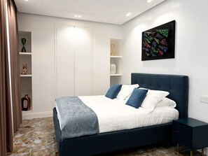 In-room safe, soundproofing, iron/ironing board, free WiFi