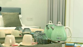 In-room safe, soundproofing, iron/ironing board, free WiFi