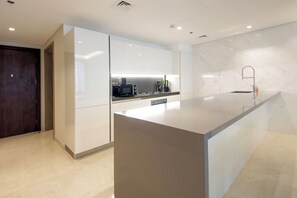 Soundproofing, free WiFi, bed sheets - Luxury 1BR at Sterling East Burj Views (Dubai)