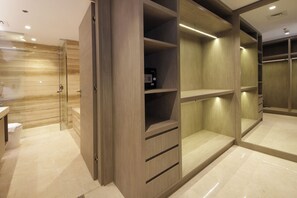 Soundproofing, free WiFi, bed sheets - Luxury 1BR at Sterling East Burj Views (Dubai)