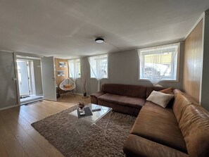 Apartment, 2 Schlafzimmer, Stadtblick | Wohnzimmer