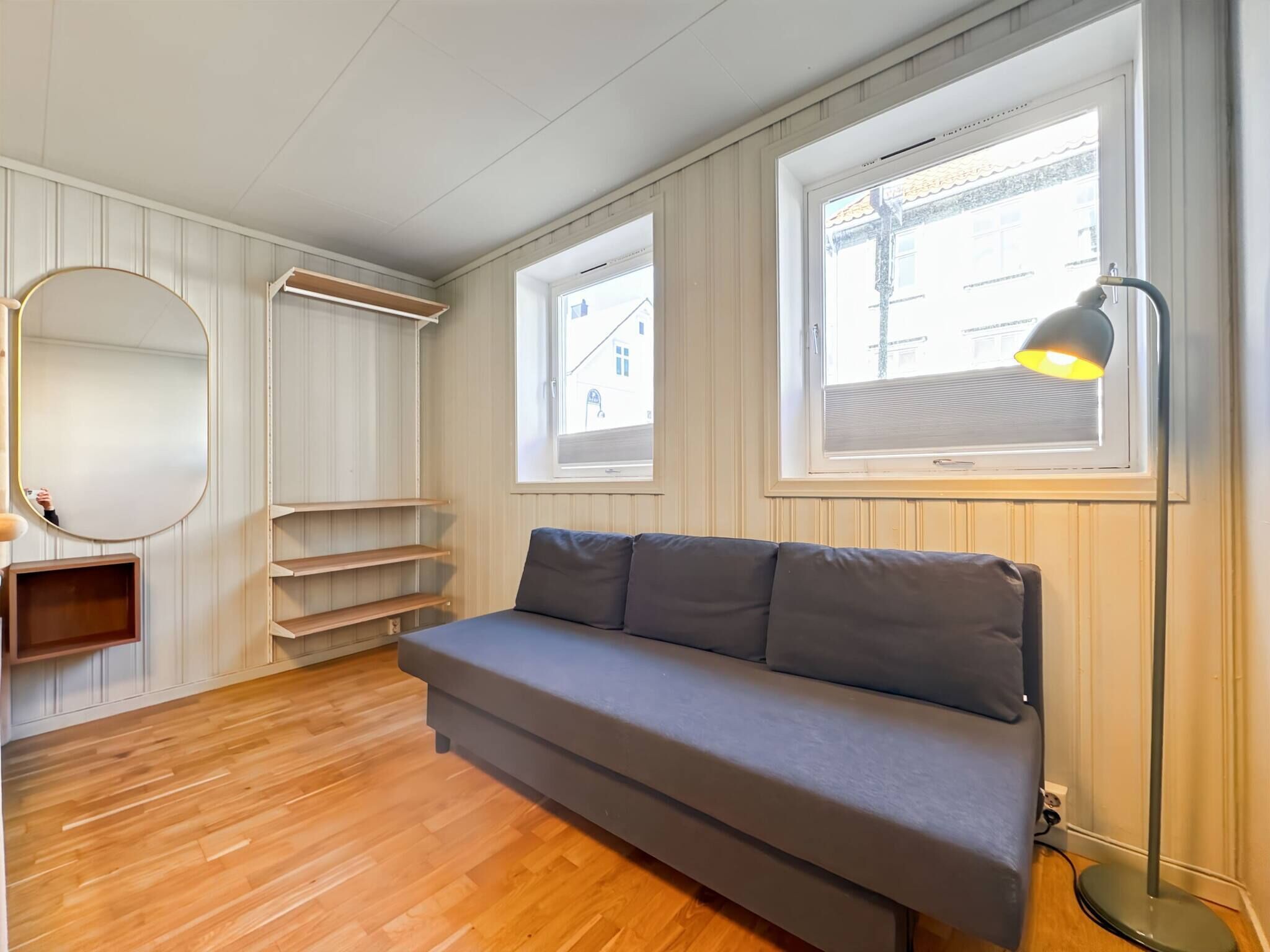 Hus, 2 soverom, tilgjengelighetstilpasset, balkong | Oppholdsrom | Bøker