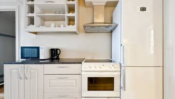 House, 2 Bedrooms, Accessible, Balcony | Interior