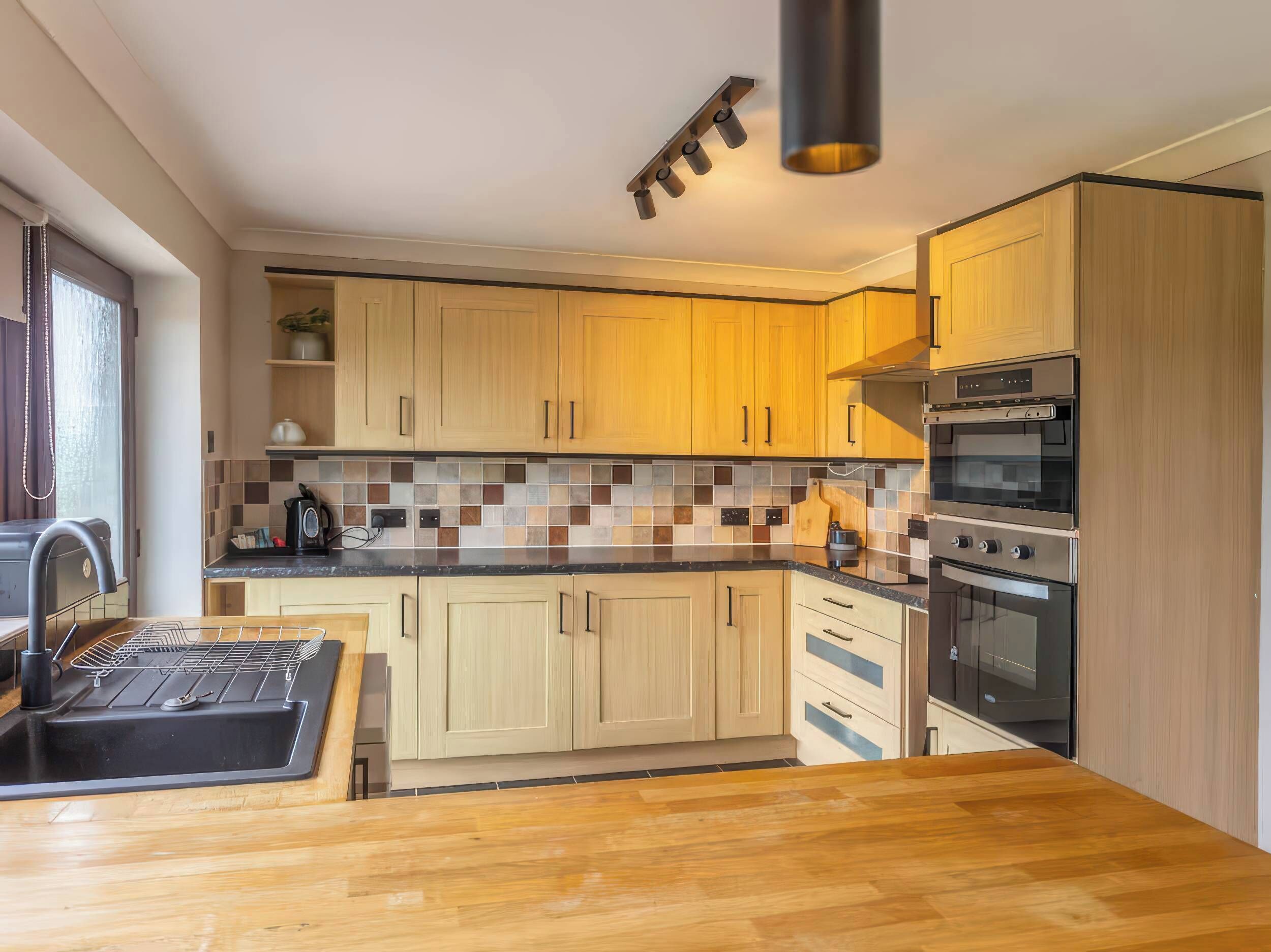 Lave-vaisselle, batterie de cuisine, vaisselle et ustensiles