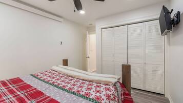 Desk, iron/ironing board, free WiFi, bed sheets