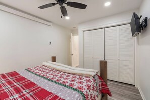 Desk, iron/ironing board, free WiFi, bed sheets