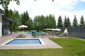 Pool - Gros Ventre A6: Slope-side Modern Retreat - Hot Tub - Private Club Access (Teton Village)