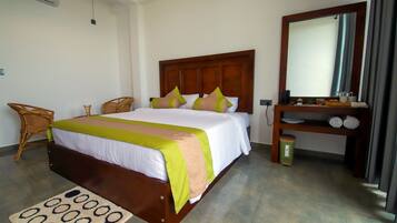 デラックス ダブルルーム | デスク、ノートパソコン用作業スペース、アイロン / アイロン台、WiFi (無料)