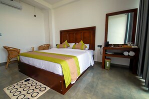 Dobbeltrom – deluxe | Skrivebord, skrivebord for bærbar PC og strykejern/-brett