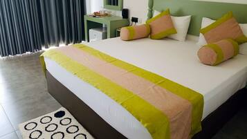 Deluxe-Doppelzimmer | Schreibtisch, laptopgeeigneter Arbeitsplatz, Bügeleisen/Bügelbrett