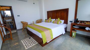 Deluxe Double Room | Desk, laptop workspace, iron/ironing board, free WiFi