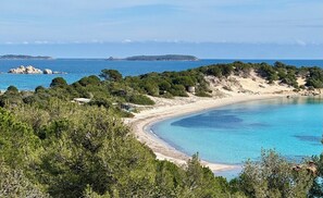 Sun-loungers - Stone cottage - Direct access to the beach (Porto Vecchio)