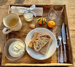 Petit déjeuner servi en supplément