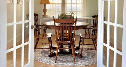 The Little House on Main. Timeless Southern Charm in the Heart of Parsons