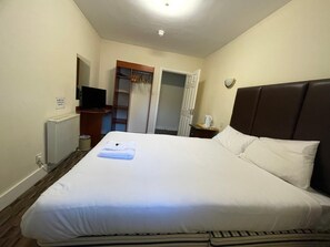 Comfort tweepersoonskamer, en-suite badkamer | Een strijkplank/strijkijzer, gratis wifi