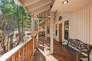 Terrace/patio - Silverpine Chalet w/Gym, Game Room & Large Decks (Shaver Lake)