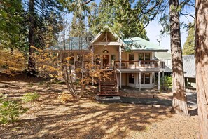 Exterior - Silverpine Chalet w/Gym, Game Room & Large Decks (Shaver Lake)