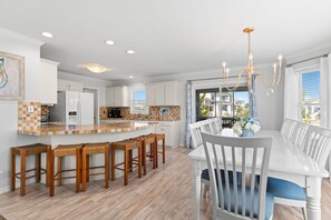 Dining - Bella Beach, Ocean Isle Beach (Ocean Isle Beach)