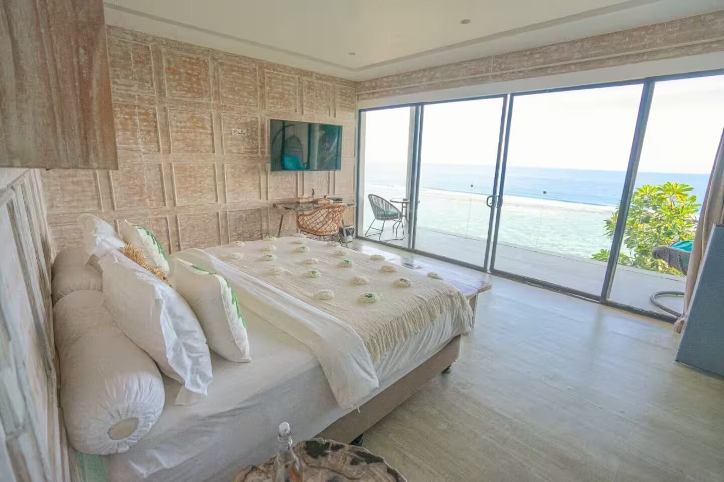 4 habitaciones, tabla de planchar con plancha, wifi y ropa de cama 