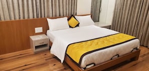 Cortinas blackout, insonorización y tabla de planchar con plancha