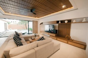 Living area - SALE40% Seminyak Villa 3BR around ShiShi Nightclub (Seminyak)