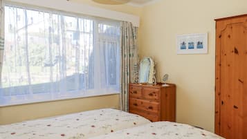 3 dormitorios, decoración individual, mobiliario individual