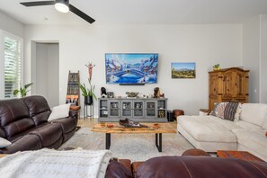 House, 4 Bedrooms | Living area | Smart TV