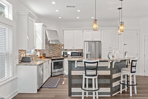 House, 3 Bedrooms | Private kitchen | Fridge, oven, coffee/tea maker, toaster - Destiny In Emerald Green 3 Bedroom Home (Destin)