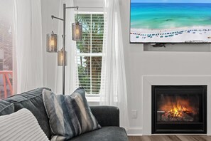 House, 3 Bedrooms | Living area | Smart TV - Destiny In Emerald Green 3 Bedroom Home (Destin)
