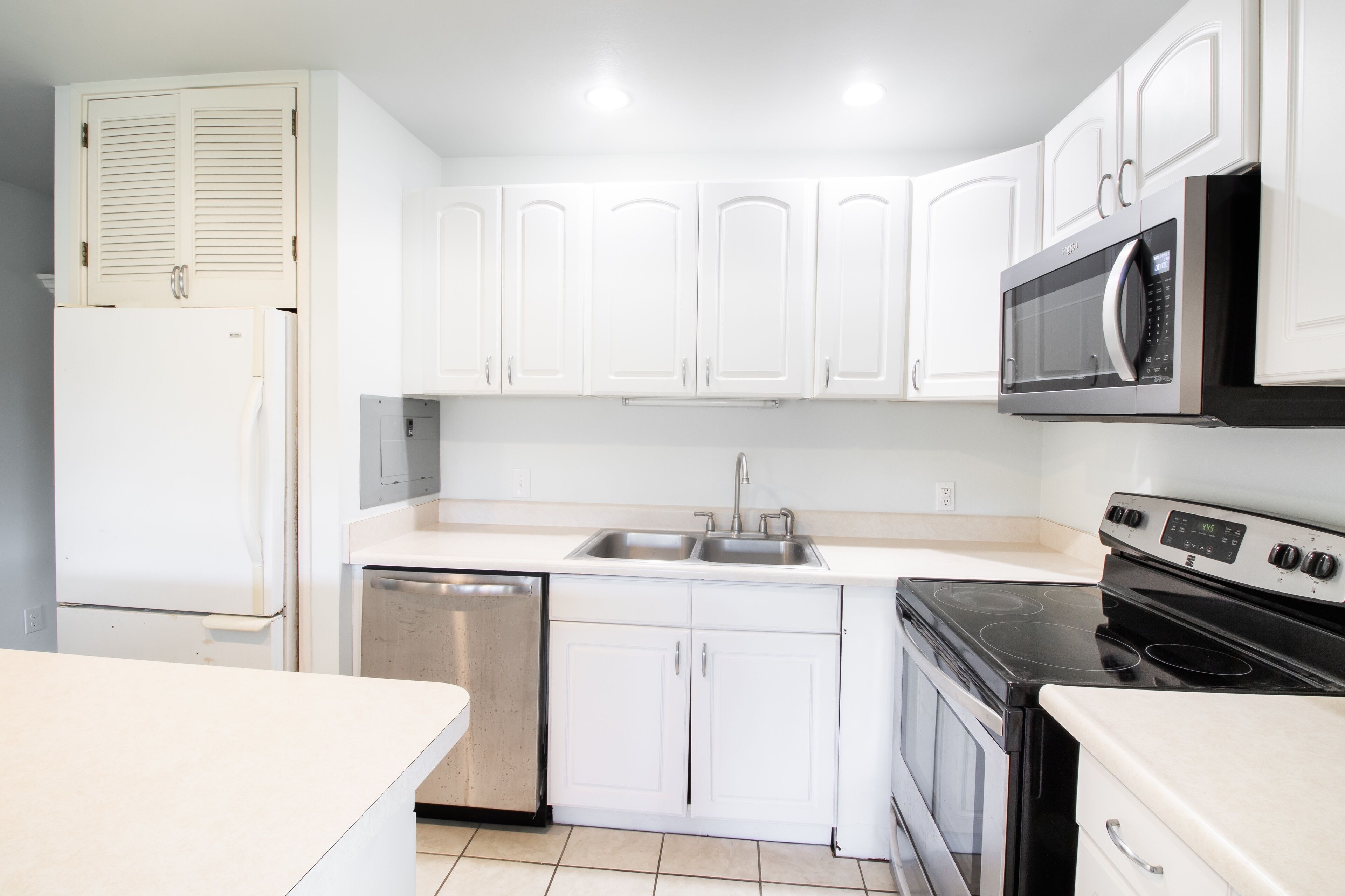 Condo, 1 Bedroom | Private kitchen | Fridge, oven, coffee/tea maker, toaster