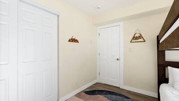 Condo, 2 Bedrooms | Interior