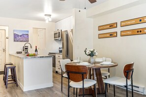 Condo, 2 Bedrooms | Dining