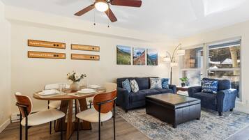 Condo, 2 Bedrooms | Dining