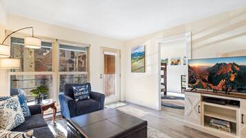 Condo, 2 Bedrooms | Living area