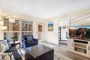 Condo, 2 Bedrooms | Living area