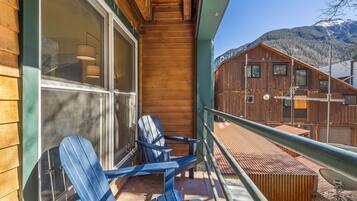 Condo, 2 Bedrooms | Property grounds