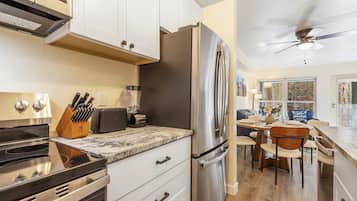 Condo, 2 Bedrooms | Dapur peribadi