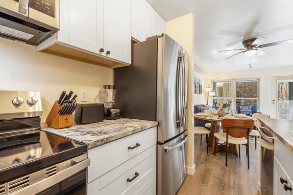 Condo, 2 Bedrooms | Private kitchen